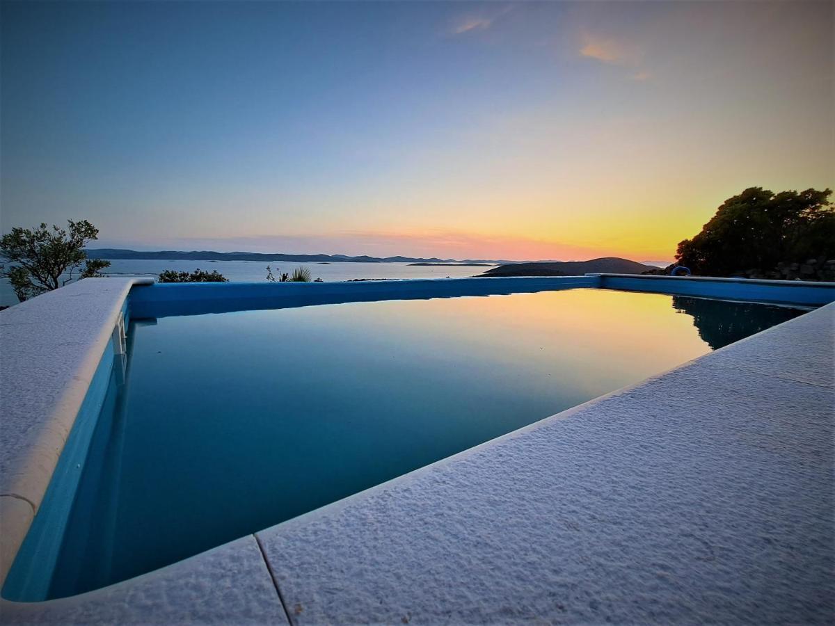 Villa Robinson Tkon Luaran gambar
